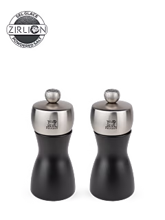 Peugeot The duo of Fidji 15 cm salt and pepper mills is truly contemporary. Its design with slender curves and the combination of wood and stainless steel form a piece that is full of charm. Fidji