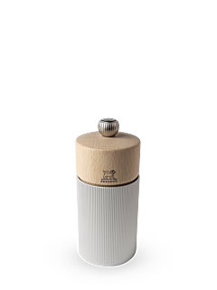 The Carbon Line pepper mill from Peugeot is characterised by its tactile striations and trendy two-tone effect which demonstrate a flair for modern design and innovation. Line