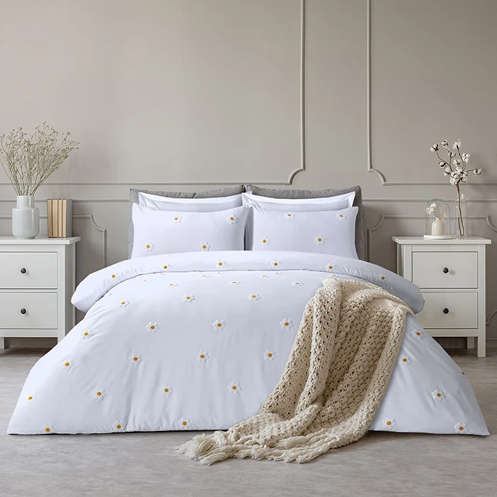 Tufted Duvet Cover Set in White Daisy - Daisy