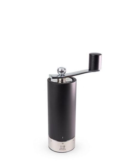Peugeot is recalling the traditional lines of handle-operated mills with this pepper mill from the Isen collection. Its ergonomic handle and patented grinding adjustment system allow you to grind your pepper effortlessly and precisely. The stylish elegant design will certainly be noticed in your kitchen or on your table. Isen