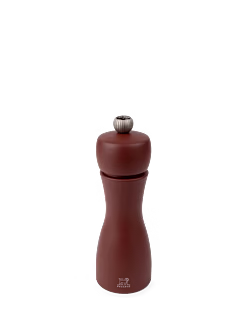 The Peugeot Tahiti pepper mill model was created in 1968 and more than 50 years later is still as relevant to our culinary culture. In addition to its efficient ergonomics, the contemporary matt black finish gives it a timeless elegance. Tahiti