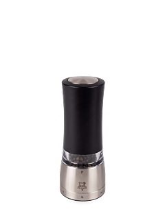 Instantly identified by its curved profile, the interplay of its materials and its timeless design, the Daman collection has received widespread recognition and acclaim. With this set of salt and pepper mills, Peugeot has added a new feature to this iconic collection, and is now offering it in an electric version. Daman Electric