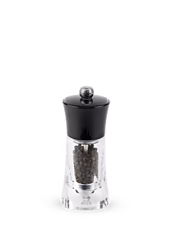 The Molène salt mill model is designed to grind sea salt, which has a high level of moisture and is equipped with a patented Peugeot mechanism that can obtain a uniform grind without the risk of blocking. Molène