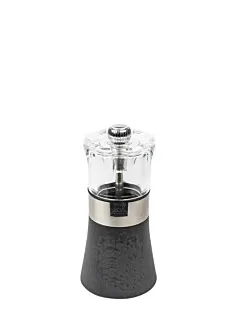 The Peugeot Oslo pepper mill perfectly combines the transparency of acrylic with the elegance of stainless steel. This manual pepper mill, both beautiful and functional, will bring a contemporary touch to your table. Oslo