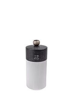 The combination of natural wood and aluminum on this salt mill showcases Peugeot's flair for innovative design that is relevant to modern living along with effective engineering that is timeless. The Line salt mill is suitable for use with dry rock salt only. Line