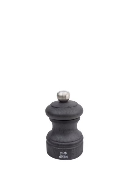 Ever since it was created back in 1874, the Bistro model has never ceased to amaze us. This 8 cm compact manual mill is an icon in the Peugeot collection. Manufactured in France, it is now available in an ultra-contemporary version with an anthracite grey finish featuring slightly metallic reflections. Bistro